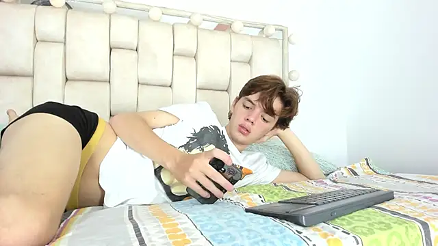 Snapshot of daniel_hot03 chatting on 11-13-25, 02:38 daniel hot03 online show from 11-13-25, 02:38