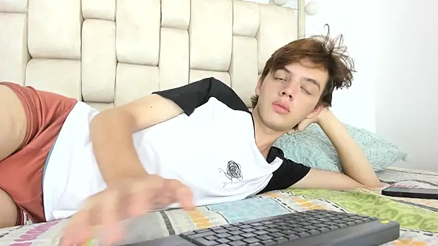 Snapshot of daniel_hot03 chatting on 11-21-25, 08:40 daniel hot03 online show from 11-21-25, 08:40