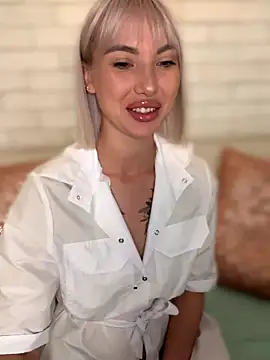 MiaMinx online show from 10-15-25, 11:49