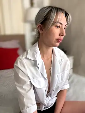 MiaMinx online show from 12-14-25, 11:42