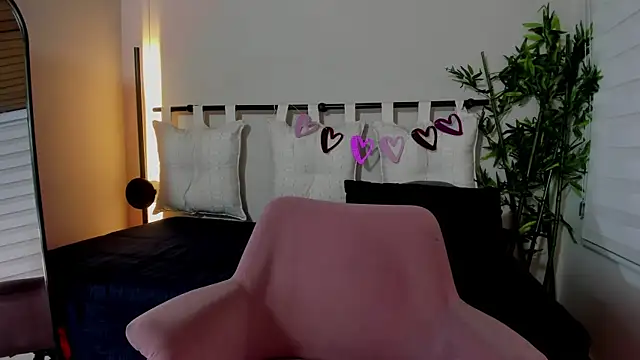 Snapshot of pamela_anderson_ chatting on 02-18-25, 04:04 pamela anderson online show from 02-18-25, 04:04