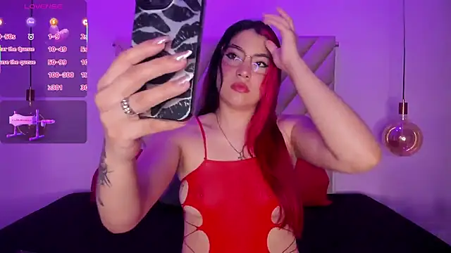 EmmaSwift  online show from 10-28-25, 02:48