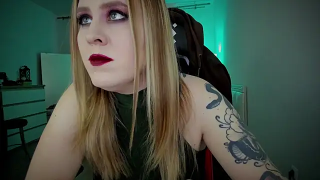 Olivia Munk online show from 12-28-24, 09:52