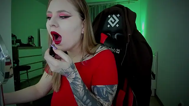 Olivia Munk online show from 12-29-24, 03:33