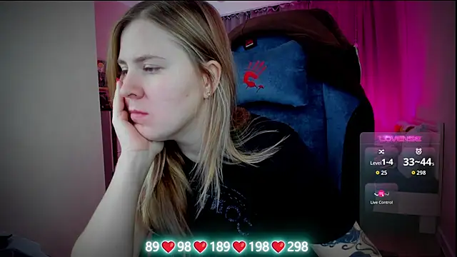 Olivia Munk online show from 11-07-25, 04:01