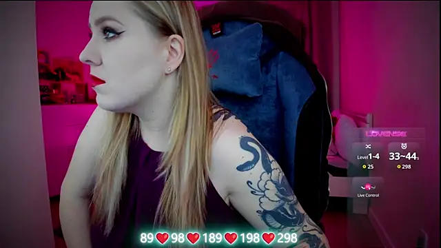 Olivia Munk online show from 11-11-25, 04:56