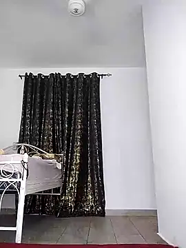 Snapshot of Kamdollie chatting on 03-04-25, 07:08 Kamdollie online show from 03-04-25, 07:08