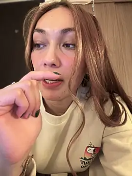 MichelleFerry  online show from 02-01-25, 05:07