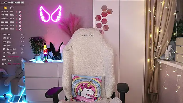 Snapshot of Break-me-Shake-me chatting on 01-29-25, 01:37 Break-me-Shake-me online show from 01-29-25, 01:37