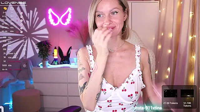 Snapshot of Break-me-Shake-me chatting on 02-14-25, 07:28 Break-me-Shake-me online show from 02-14-25, 07:28