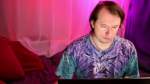 Snapshot of Claudia_and_elon_ chatting on 10-04-25, 02:20 Claudia and elon  online show from 10-04-25, 02:20