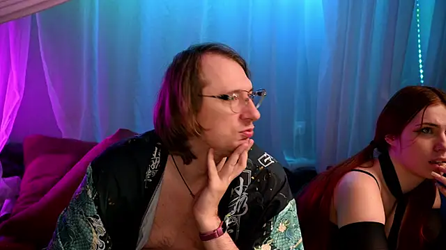 Claudia and elon  online show from 11-14-25, 06:50