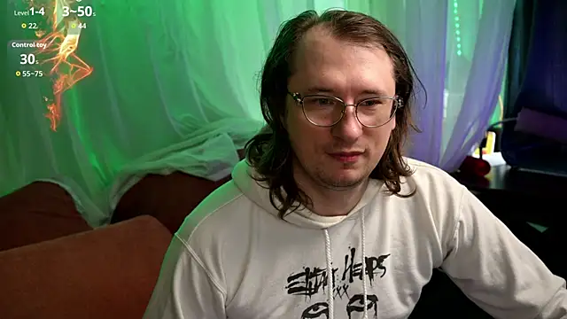 Claudia and elon  online show from 04-12-26, 07:24