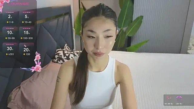 Snapshot of TrishaRey chatting on 11-22-25, 04:33 TrishaRey online show from 11-22-25, 04:33