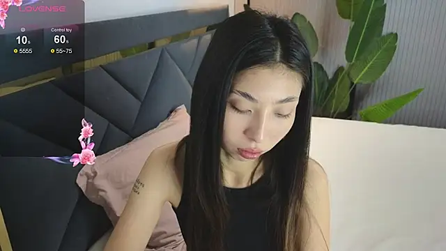 Snapshot of TrishaRey chatting on 11-25-25, 05:18 TrishaRey online show from 11-25-25, 05:18