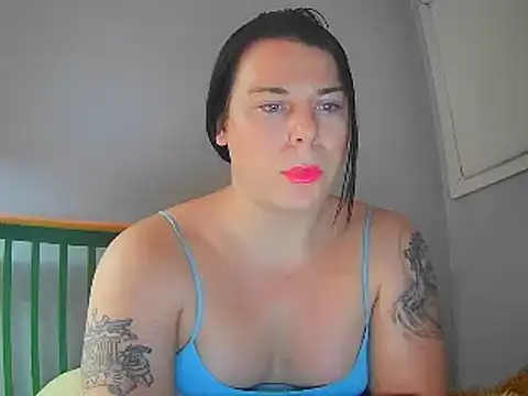 Snapshot of KevieWantsABoobJob chatting on 01-15-25, 01:56 KevieWantsABoobJob online show from 01-15-25, 01:56