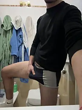 Snapshot of giovanni5281 chatting on 02-12-26, 04:02 giovanni5281 online show from 02-12-26, 04:02