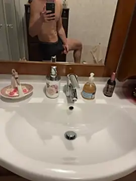 Snapshot of giovanni5281 chatting on 03-09-26, 06:12 giovanni5281 online show from 03-09-26, 06:12