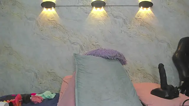 jones maddy  online show from 01-30-25, 12:06