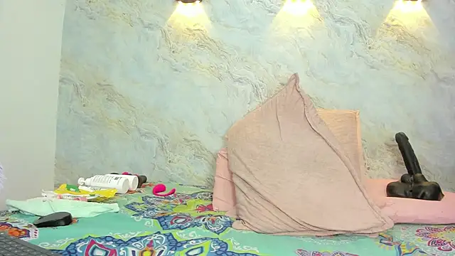 jones maddy  online show from 03-14-25, 11:56