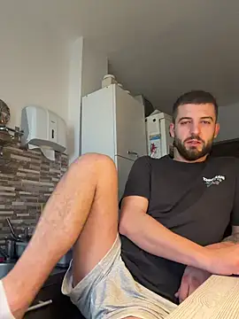 Snapshot of ElChapoGuzman95 chatting on 11-25-25, 06:46 ElChapoGuzman95 online show from 11-25-25, 06:46