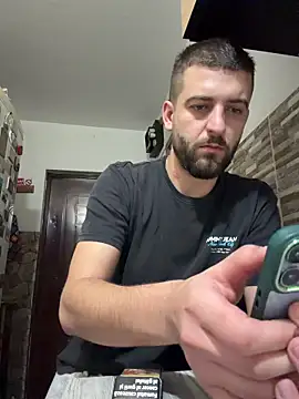 Snapshot of ElChapoGuzman95 chatting on 12-05-25, 05:05 ElChapoGuzman95 online show from 12-05-25, 05:05