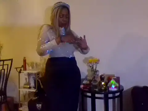 Snapshot of BlaqLadyRedlips chatting on 01-06-25, 06:36 BlaqLadyRedlips online show from 01-06-25, 06:36