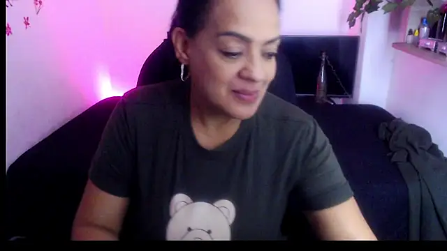 Snapshot of menfismuller2 chatting on 11-21-25, 05:17 menfismuller2 online show from 11-21-25, 05:17