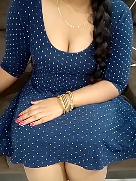 Snapshot of Mounika25 chatting on 10-17-25, 05:37 Mounika25 online show from 10-17-25, 05:37