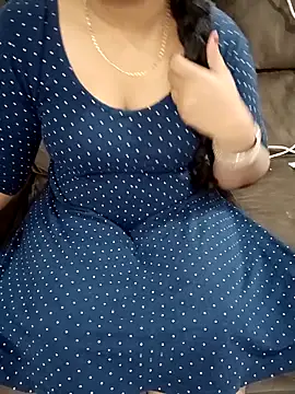 Snapshot of Mounika25 chatting on 10-19-25, 09:54 Mounika25 online show from 10-19-25, 09:54