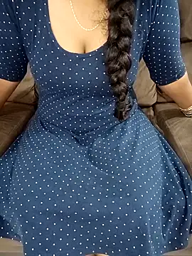 Snapshot of Mounika25 chatting on 10-24-25, 08:00 Mounika25 online show from 10-24-25, 08:00