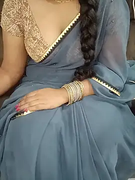 Snapshot of Mounika25 chatting on 10-25-25, 09:06 Mounika25 online show from 10-25-25, 09:06