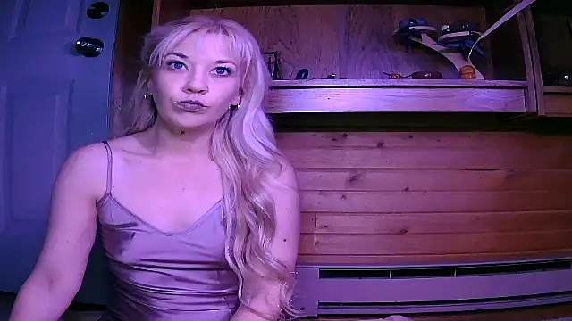 Snapshot of lyra_rose chatting on 03-22-25, 04:56 lyra rose online show from 03-22-25, 04:56