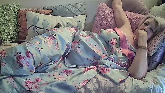 Snapshot of MaggieMoonxxx chatting on 12-29-24, 05:21 MaggieMoonxxx online show from 12-29-24, 05:21