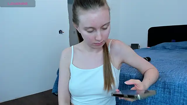 Snapshot of Peggy_Beauty chatting on 05-16-26, 05:34 Peggy Beauty online show from 05-16-26, 05:34