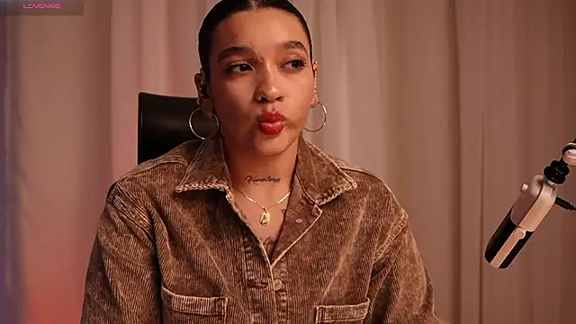 HannahW  online show from 02-02-26, 10:19