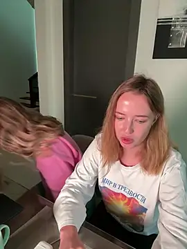 Snapshot of Nura_n_Sarah chatting on 12-14-24, 08:13 Nura n Sarah online show from 12-14-24, 08:13