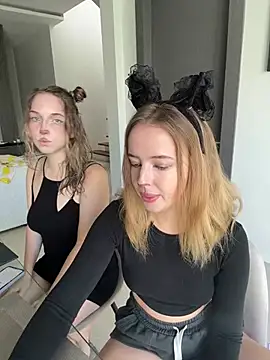 Snapshot of Nura_n_Sarah chatting on 12-19-24, 05:18 Nura n Sarah online show from 12-19-24, 05:18