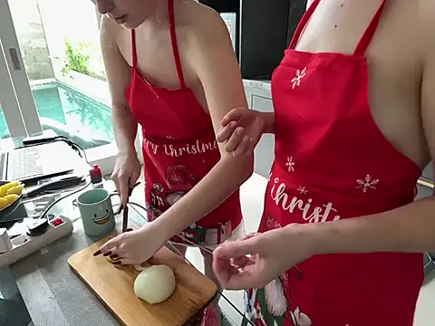 Snapshot of Nura_n_Sarah chatting on 12-24-24, 08:22 Nura n Sarah online show from 12-24-24, 08:22