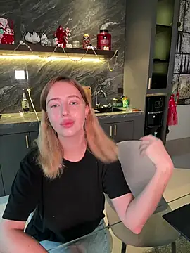 Snapshot of Nura_n_Sarah chatting on 01-11-25, 05:20 Nura n Sarah online show from 01-11-25, 05:20