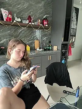 Snapshot of Nura_n_Sarah chatting on 01-12-25, 05:13 Nura n Sarah online show from 01-12-25, 05:13