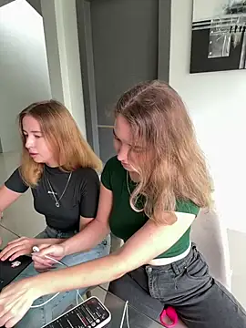 Snapshot of Nura_n_Sarah chatting on 01-27-25, 05:03 Nura n Sarah online show from 01-27-25, 05:03