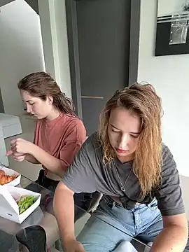 Snapshot of Nura_n_Sarah chatting on 01-28-25, 05:11 Nura n Sarah online show from 01-28-25, 05:11