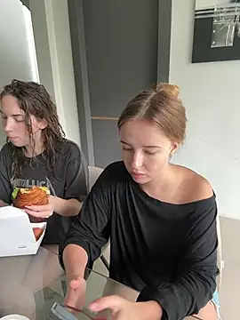 Snapshot of Nura_n_Sarah chatting on 01-30-25, 05:30 Nura n Sarah online show from 01-30-25, 05:30