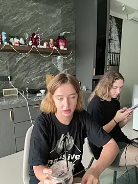 Snapshot of Nura_n_Sarah chatting on 02-01-25, 05:07 Nura n Sarah online show from 02-01-25, 05:07