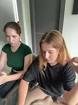 Snapshot of Nura_n_Sarah chatting on 02-09-25, 05:08 Nura n Sarah online show from 02-09-25, 05:08