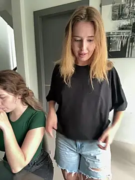 Snapshot of Nura_n_Sarah chatting on 02-09-25, 08:11 Nura n Sarah online show from 02-09-25, 08:11