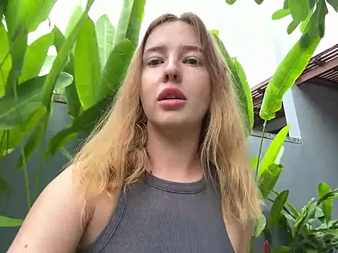 Snapshot of Nura_n_Sarah chatting on 02-24-25, 09:43 Nura n Sarah online show from 02-24-25, 09:43