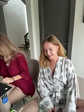 Snapshot of Nura_n_Sarah chatting on 03-09-25, 05:11 Nura n Sarah online show from 03-09-25, 05:11