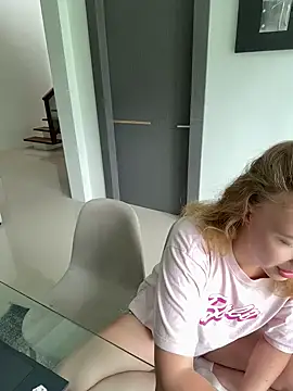 Snapshot of Nura_n_Sarah chatting on 03-12-25, 05:13 Nura n Sarah online show from 03-12-25, 05:13